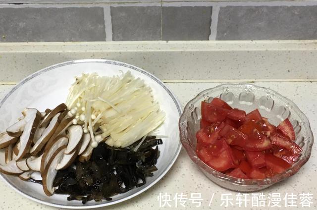 金针菇|对付秋老虎,不妨多喝这汤,5元煮一大锅,清肠刮油,鲜香又营养