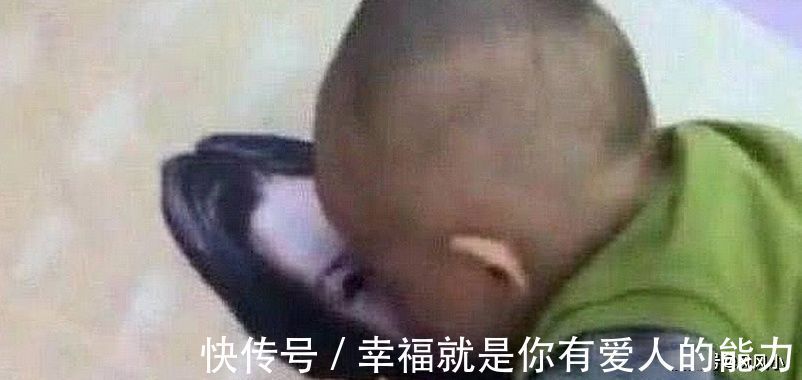 孩子|儿子在超市地上趴着不起来，知道原因后，爸爸瞬间泪目