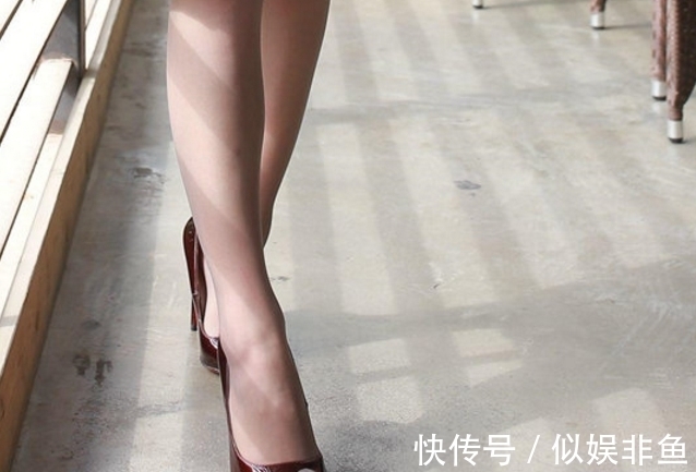 一字扣|一双灵巧的细跟鞋,就像是耀眼的光芒!