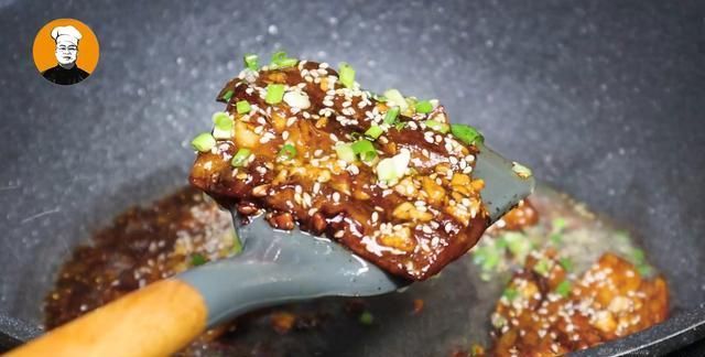 蒜蓉|茄子别再红烧了，教你做蒜蓉茄子，软糯鲜香入味，好吃不油腻