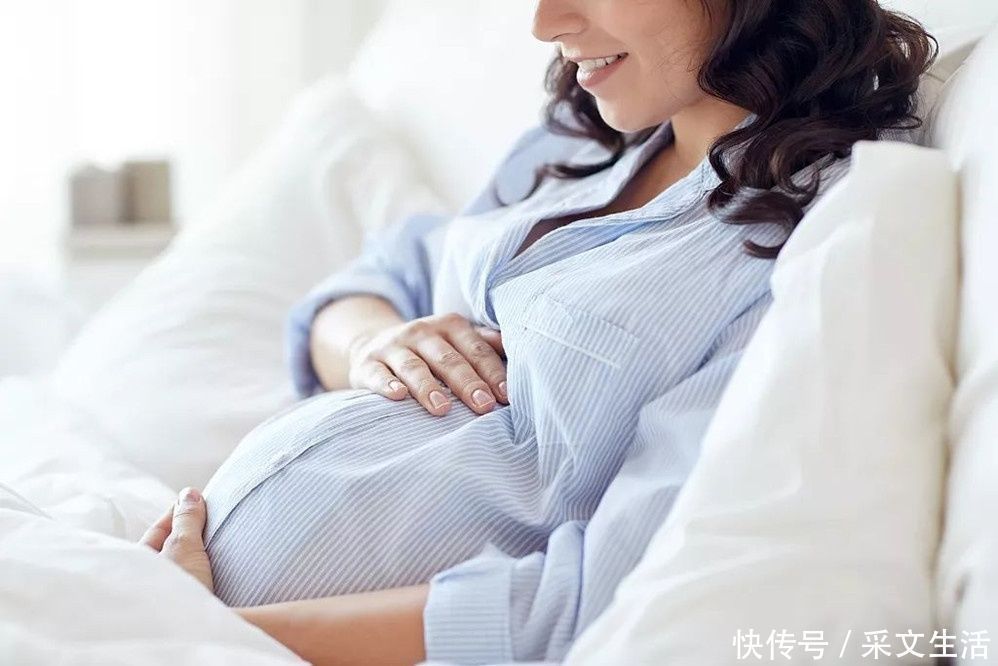 压迫|孕妇睡觉姿势有说道,以下三种睡姿对胎儿、孕妈有影响,记得少用
