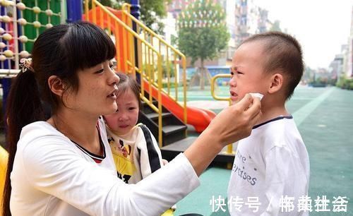 家长|幼儿园放学，早接孩子跟晚接区别有多大？老师不明说，家长要清楚