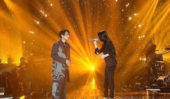 当初她在好声音输给张碧晨,却意外嫁给节目总导演,现在怎样了