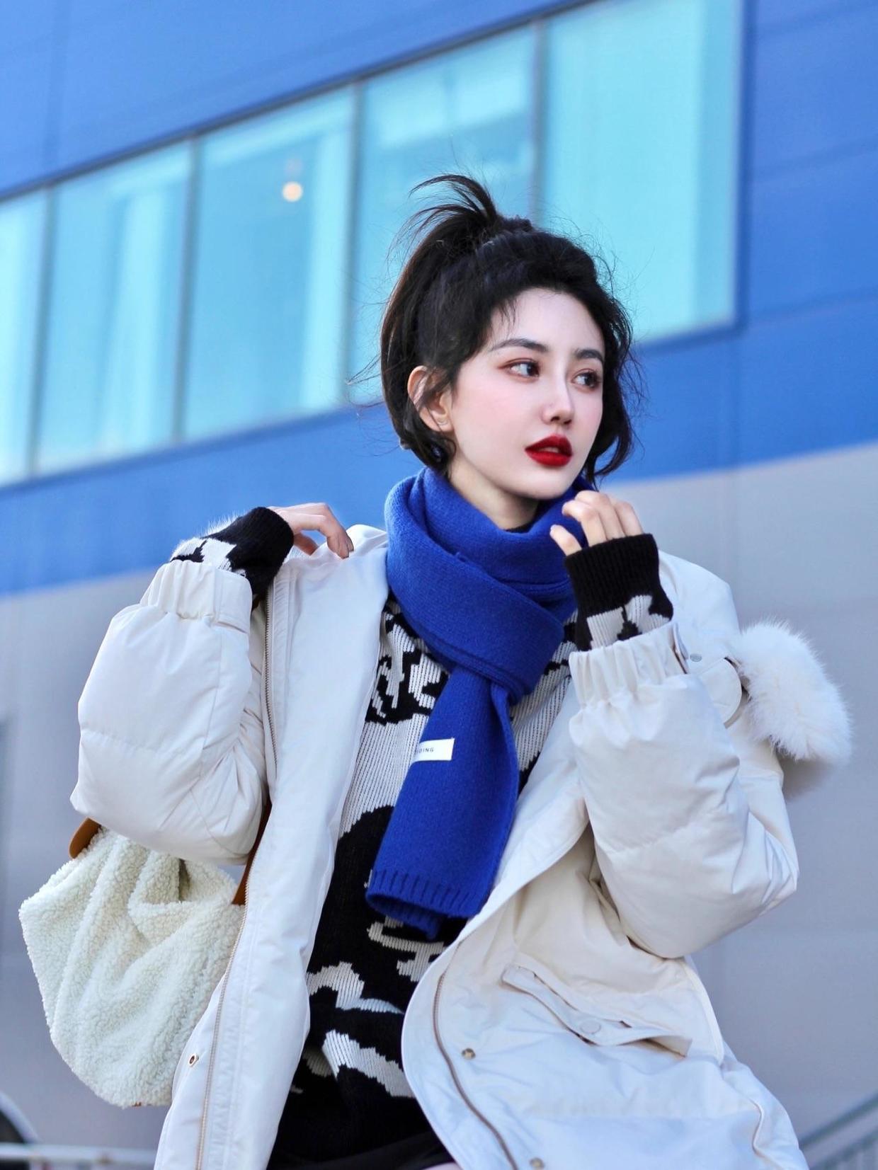 羽绒服|萧瑟冬日没在怕,一定要尝试的五套羽绒服搭配,秒变雪地小精灵