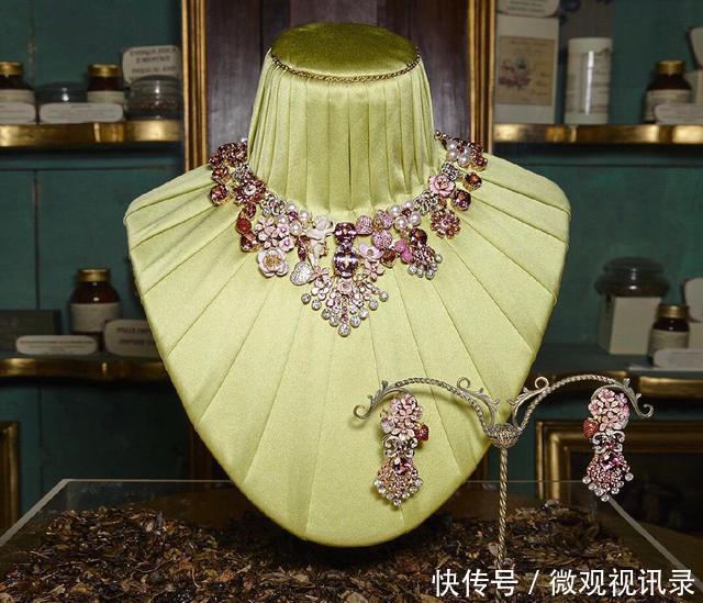 从清代朝珠到香奈儿山茶花,粉红碧玺的一抹娇韵,比红宝更迷人