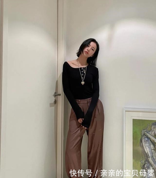 帆布鞋 入秋后鞋子别乱买,今年流行的是这“2双”,舒适百搭又时髦