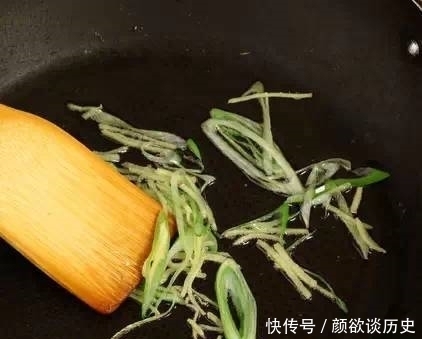  肉丝|榨菜脆爽，肉丝滑嫩，真不愧是经典家常的下饭菜