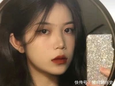 女生|女生涂口红的“3禁忌”，“抿嘴唇”成功上榜，第1个没准都中招！