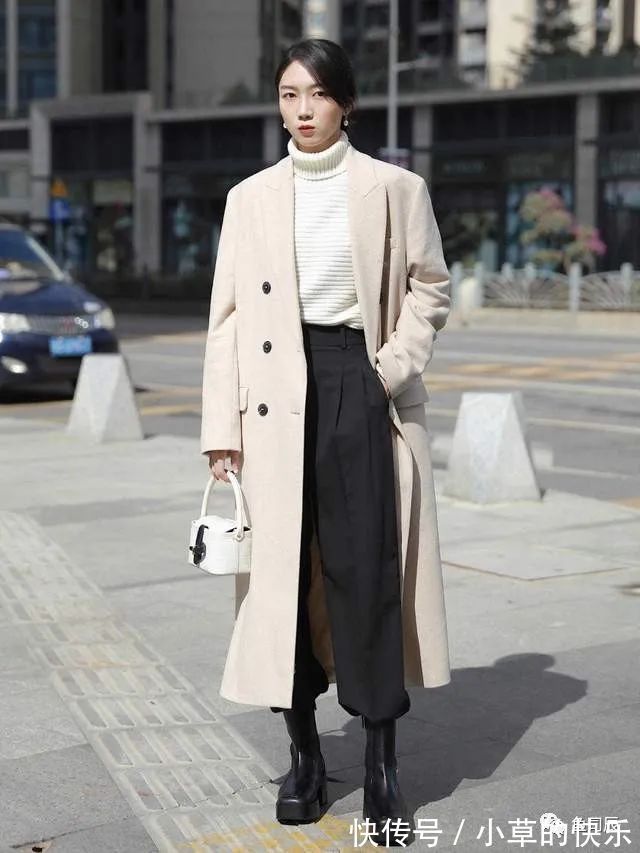 半身裙 秋冬流行的米色款式大衣,搭配上半身裙或阔腿裤,优雅又大方