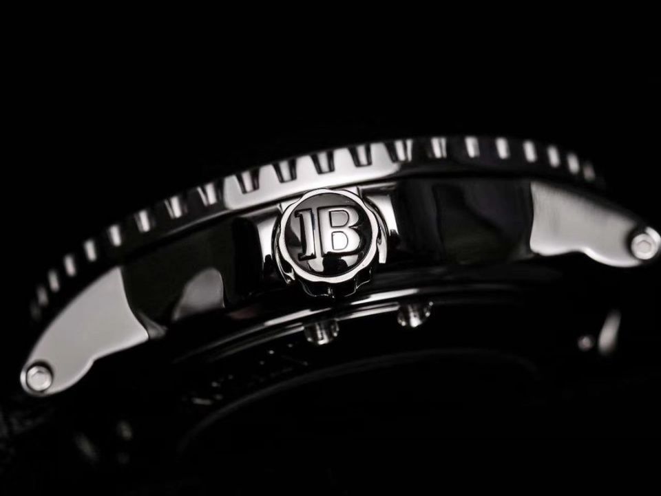 绿水鬼 在价格上天的绿水鬼面前,谁能拿下潜水表的下一个宝座!那只有五十噚莫属了!!!