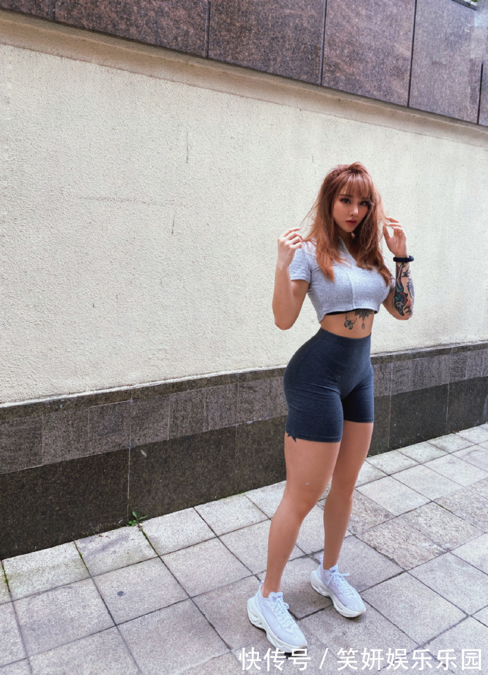 深色系|身穿五分无痕健身裤，粗腿无处隐藏，身材照样迷人