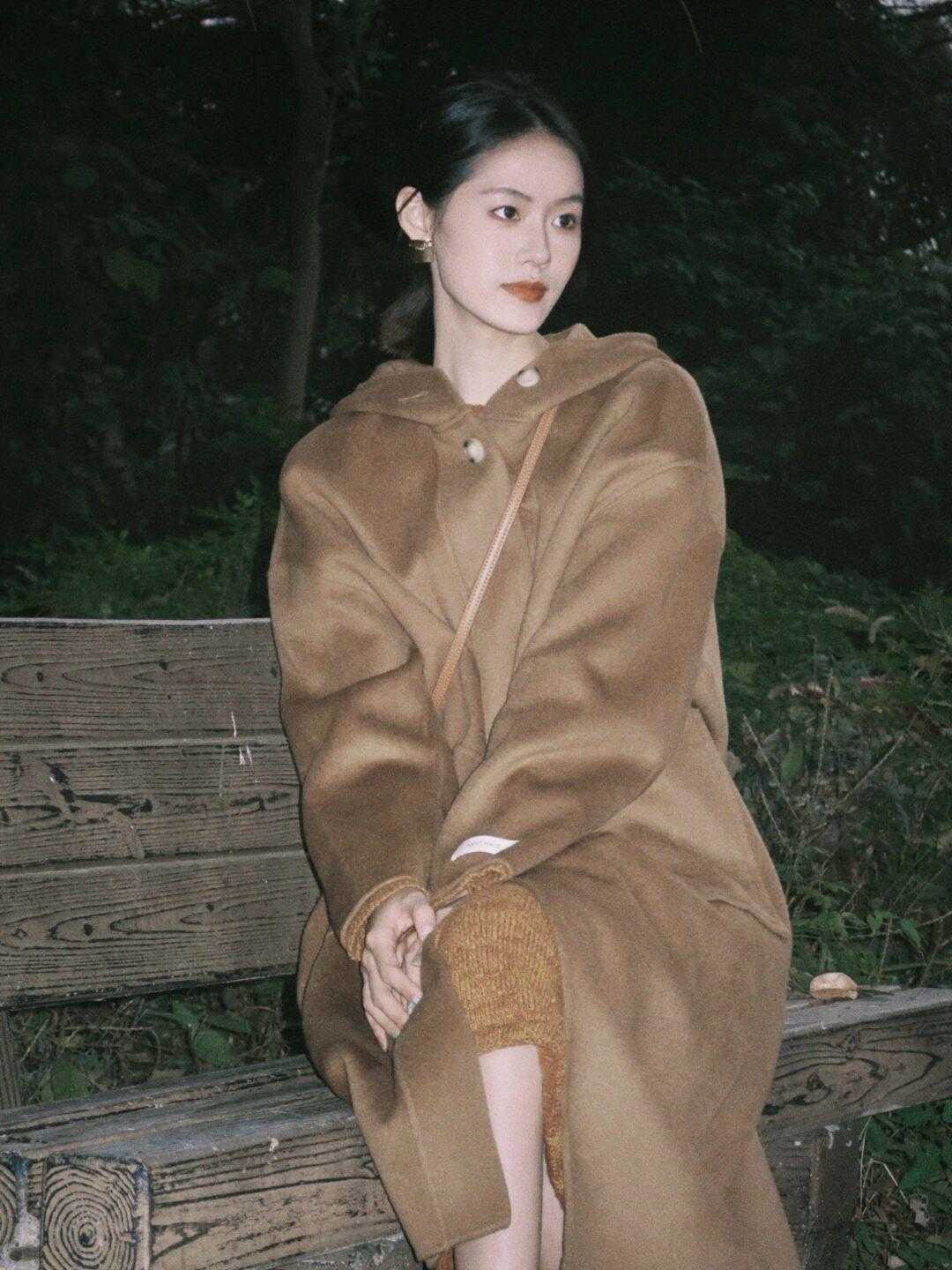 针织长裙|这个冬季的大衣这样搭,日常清新才是最佳