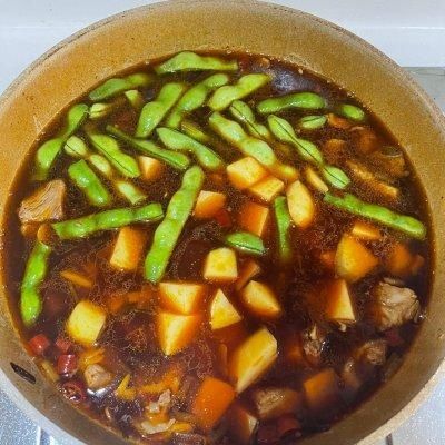 面条|学会这道排骨土豆豆角焖面,吃饭时间不用愁