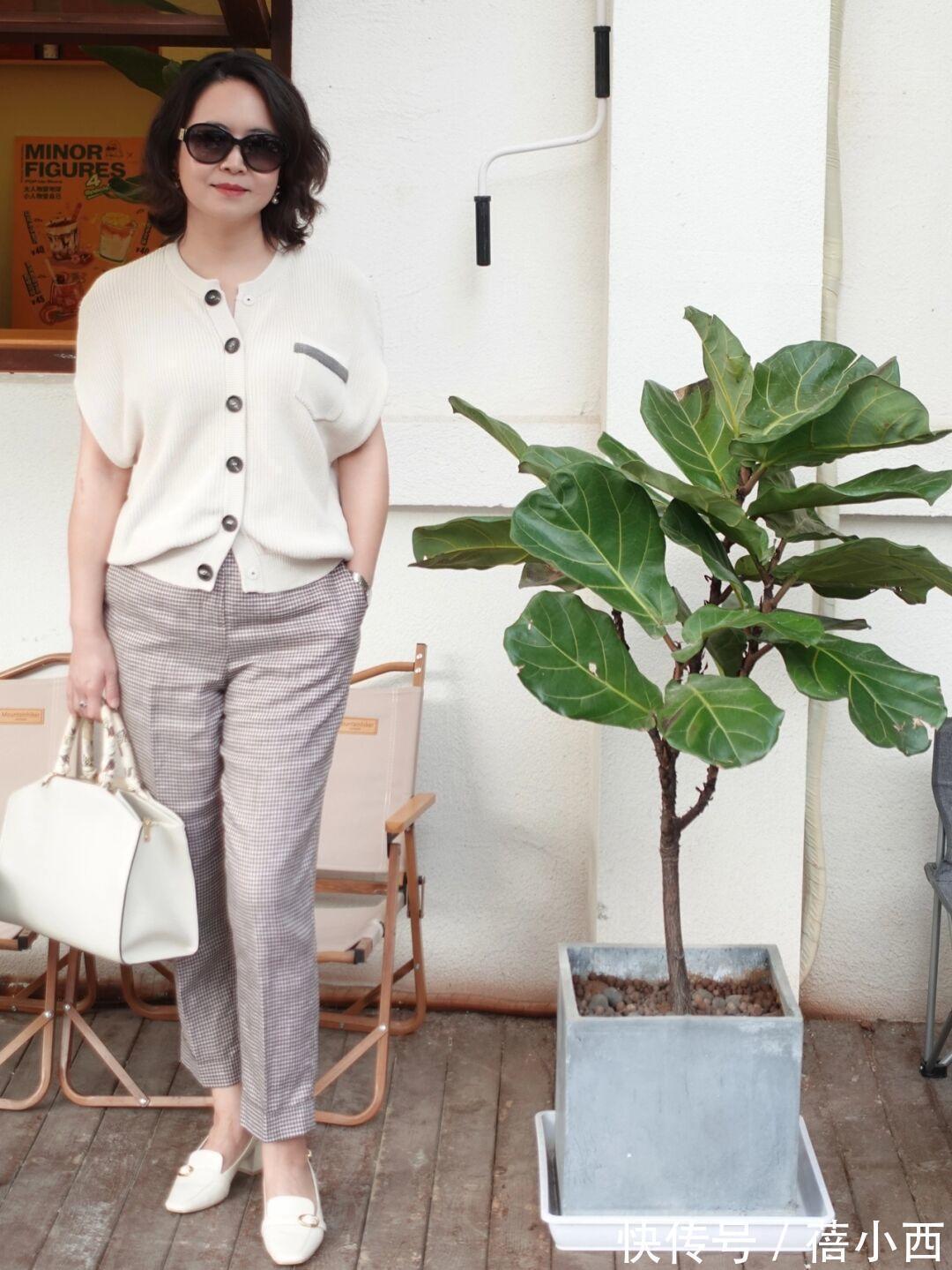 连衣裙|这才是50岁普通女性的穿衣典范，优雅高级显气质，岁月从不败美人