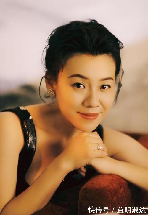 父母愛情|26歲獲得影后,北影校花,卻遭大23歲導演拋棄,今嫁入豪門成贏家