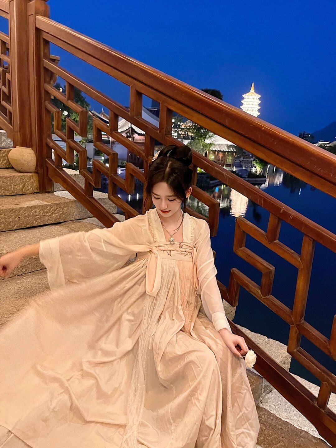 小姐姐|汉服小姐姐迷人街拍, 贵气华美, 千金气质太迷人