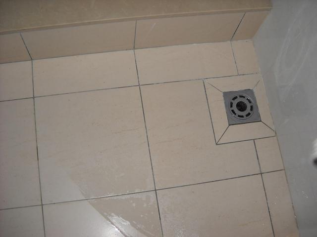 地压墙|卫生间铺贴瓷砖,装修公司建议做墙压地,这是行业标准还是套路