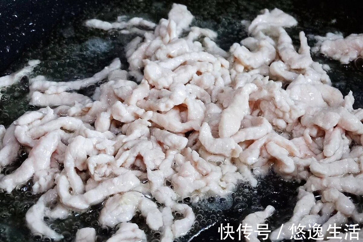 淀粉|炒瘦肉,放淀粉还是蛋清大厨教你一招,瘦肉又香又嫩,不发柴