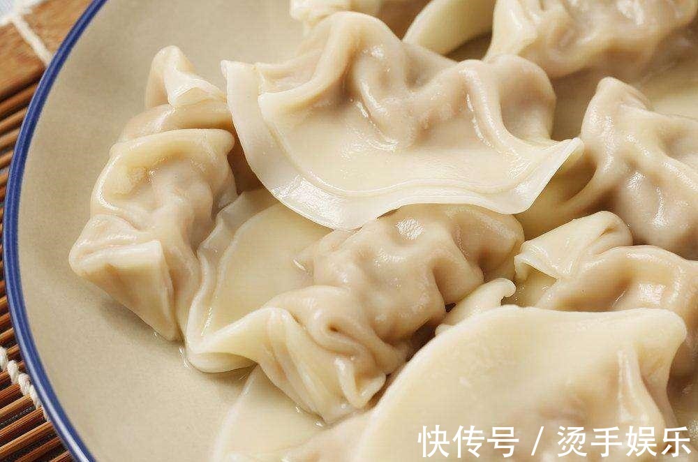 冰箱|饺子包好不要直接放冰箱，大厨有妙招，饺子不开裂不粘连！