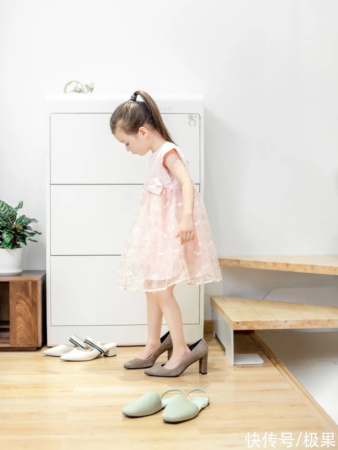 紫外线|根元Footies智能鞋柜体验:紫外线+臭氧,除味、杀菌养护新鞋