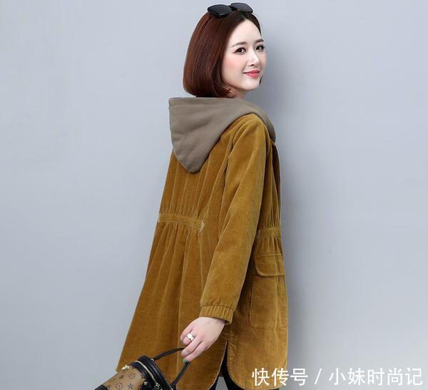 减龄|天冷,别再穿针织衫了,今秋流行的“英伦大衣”,温柔减龄提气质