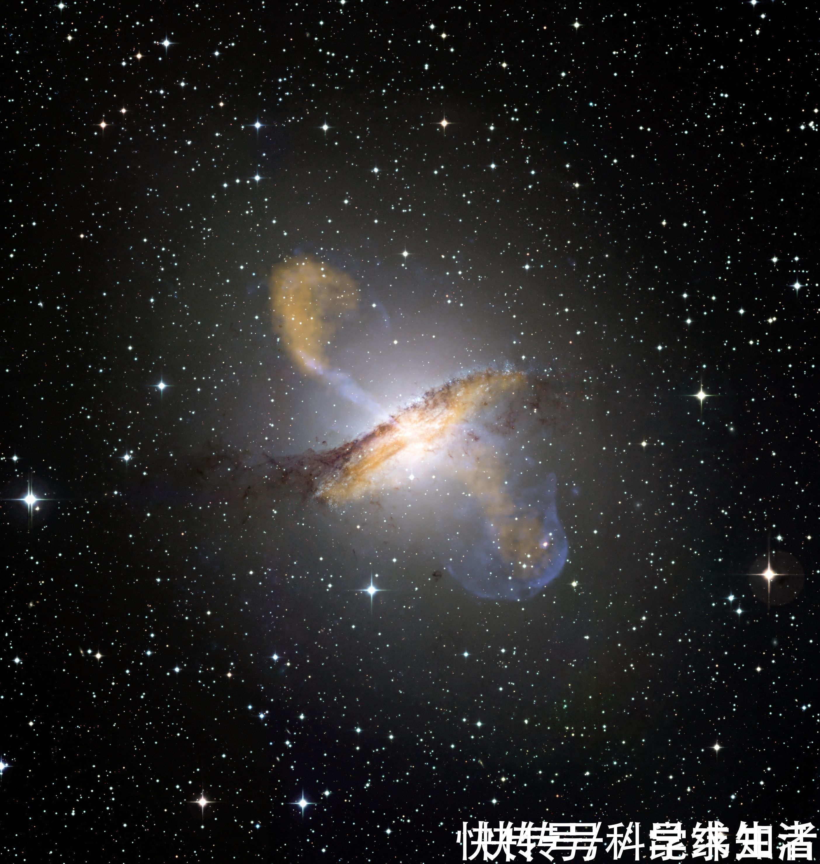 研究人员 两个星系碰撞,超大质量黑洞反而“饿死”,归于沉寂