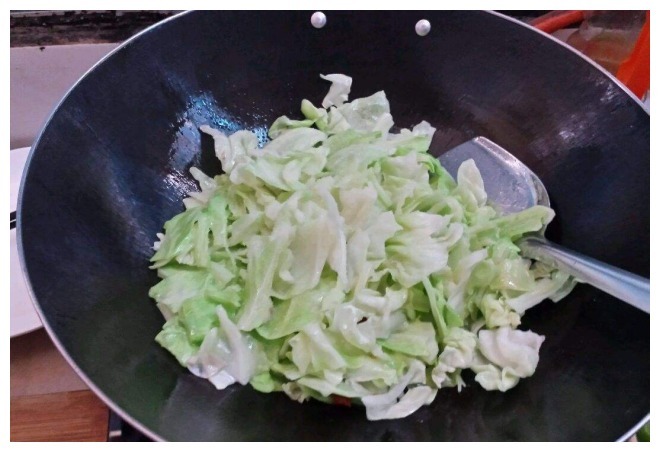 这菜5元做一锅，全家围着吃！酸甜可口，早餐都省了，赛过面条