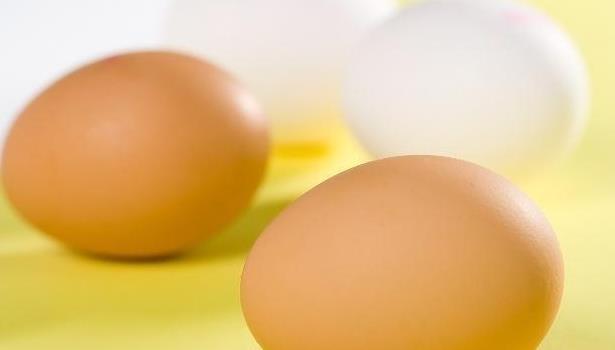 水煮鸡蛋|天天吃鸡蛋,你吃对了吗?鸡蛋的2种错误吃法,对身体危害极大