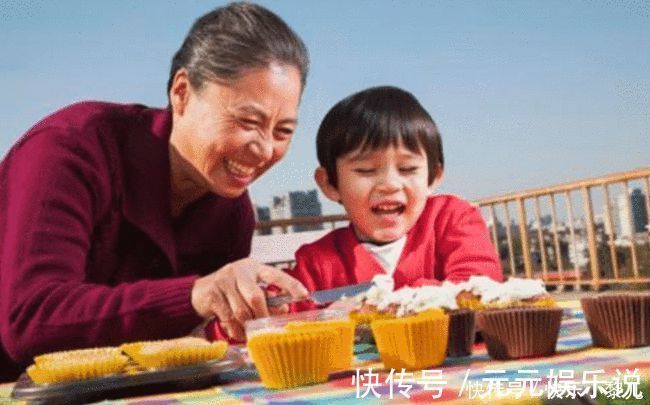 彤彤|“你跟奶奶亲还是姥姥亲 ”孩子接下来的回答,让老人气得脸红