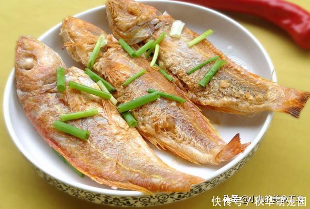 不管煎什么鱼,千万不要直接下锅,多加这一步,鱼不粘锅更鲜嫩