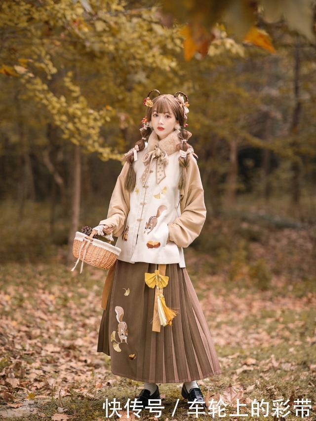 汉服|“糖炒栗子”味的汉服你见过吗软萌可爱,路人看了也喜欢
