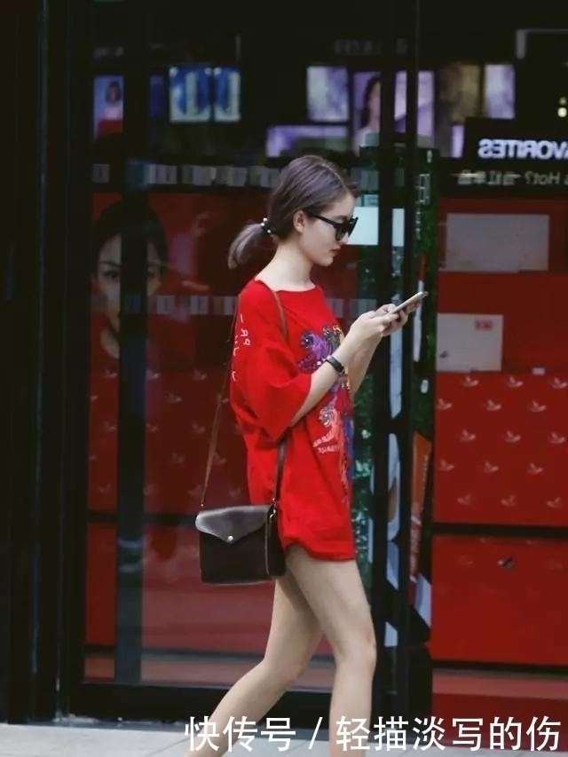 小姐姐|路人街拍,小姐姐长发垂肩,非常性感妩媚,个性又不失优雅