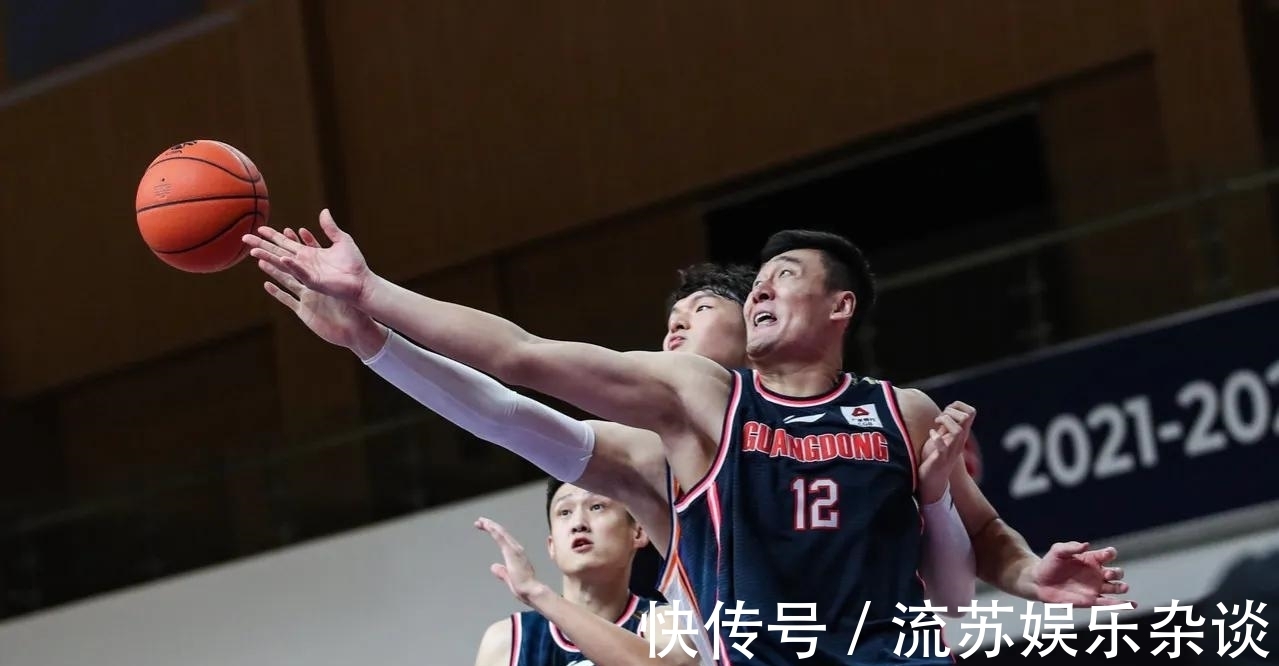 年轻球员|人傻钱多还是重视CBA功臣文化?苏伟明明不行,广东队还顶薪续约