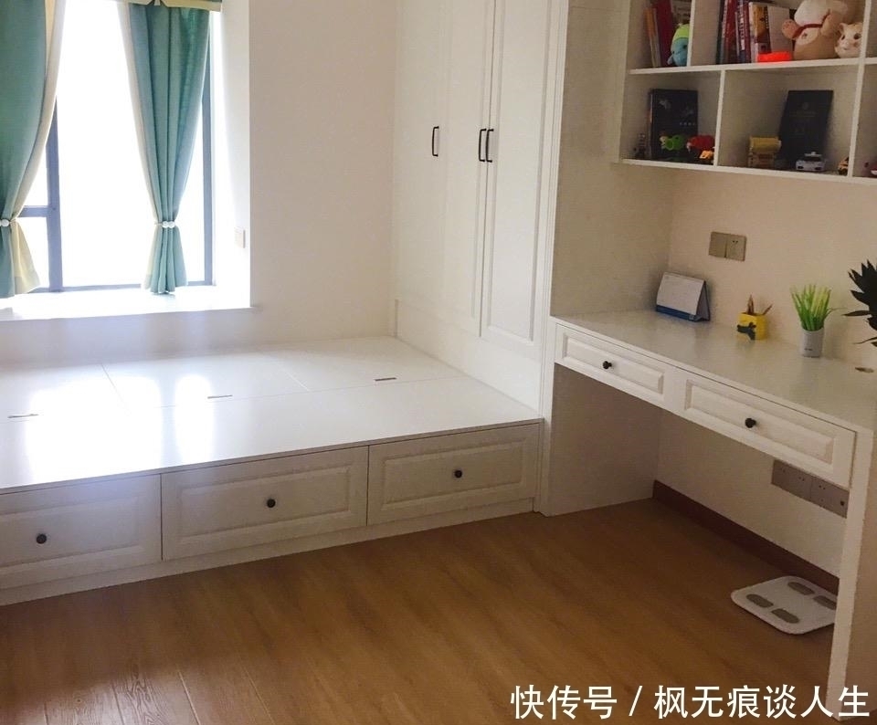 次卧|这套130平新房太漂亮了,进屋就把人给迷住,电视墙实在抢眼!