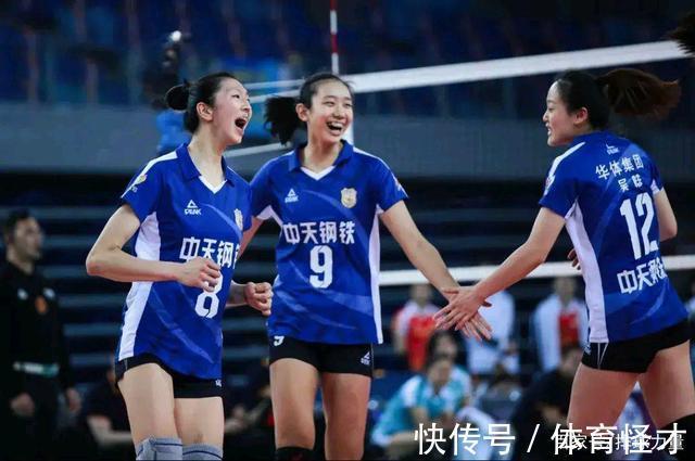蔡斌|江苏女排两大副攻强势崛起：主教练蔡斌让她们只发基础飘球