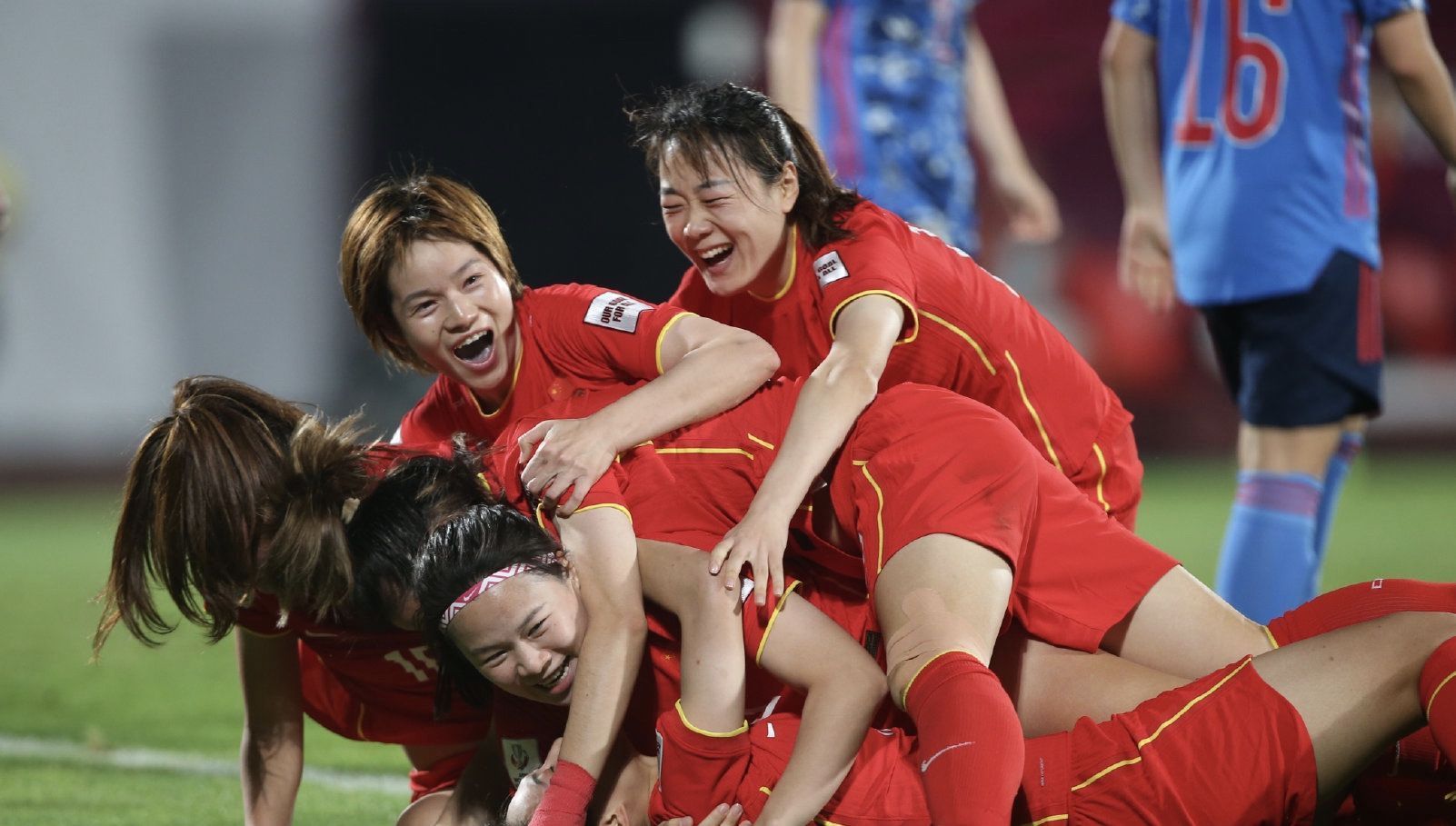 武磊|中国女足获奖励!获赠总价值百万的衣服,不比武磊他们的奢侈品差
