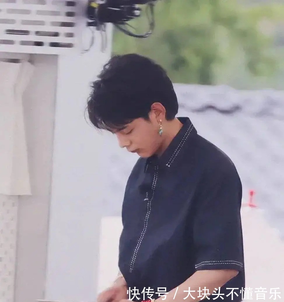 姚安娜|《中餐厅》正式官宣，周也姚安娜同框，周也的颜值真的很能打