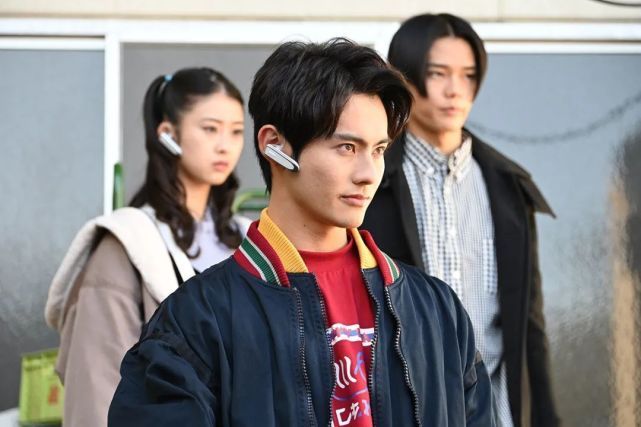 五十岚|假面骑士Revice第16话预告来袭，女王要变身了