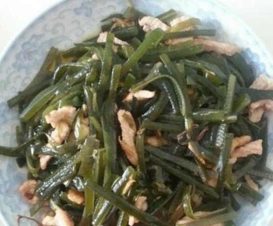 泡海带时，别直接用水泡！再加这2步，快速泡软新鲜无腥味！