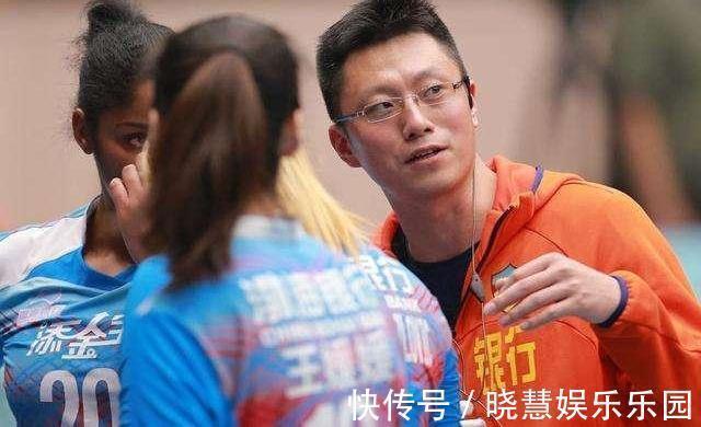 美女队|娶了女排美女队长,是中国女排教练,魏秋月:嫁给他不后悔很幸福