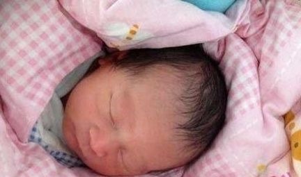 孩子|为何有的孩子出生后头发浓密,有的却很稀疏?这些原因宝妈要知道