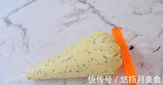 自制的鸡蛋小饼干，又香又脆，特别好吃！