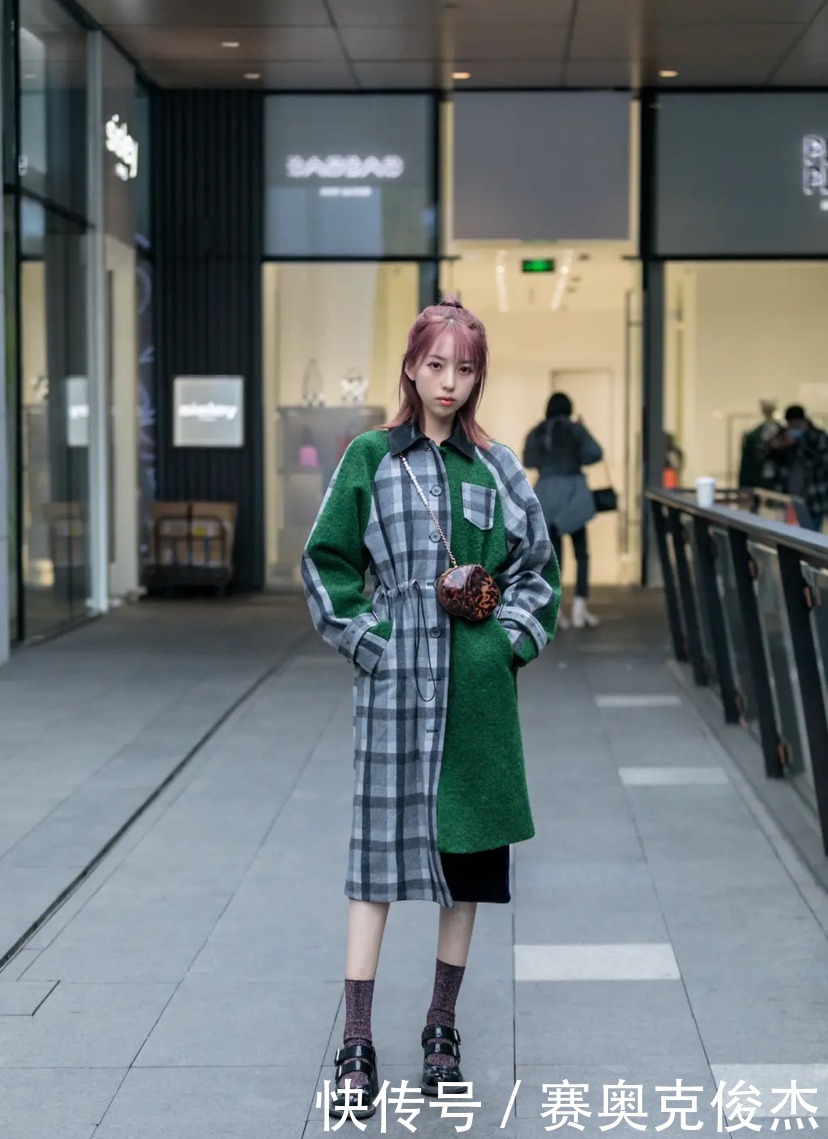 高贵|冬天里的高贵搭配,没有一件风衣可不行