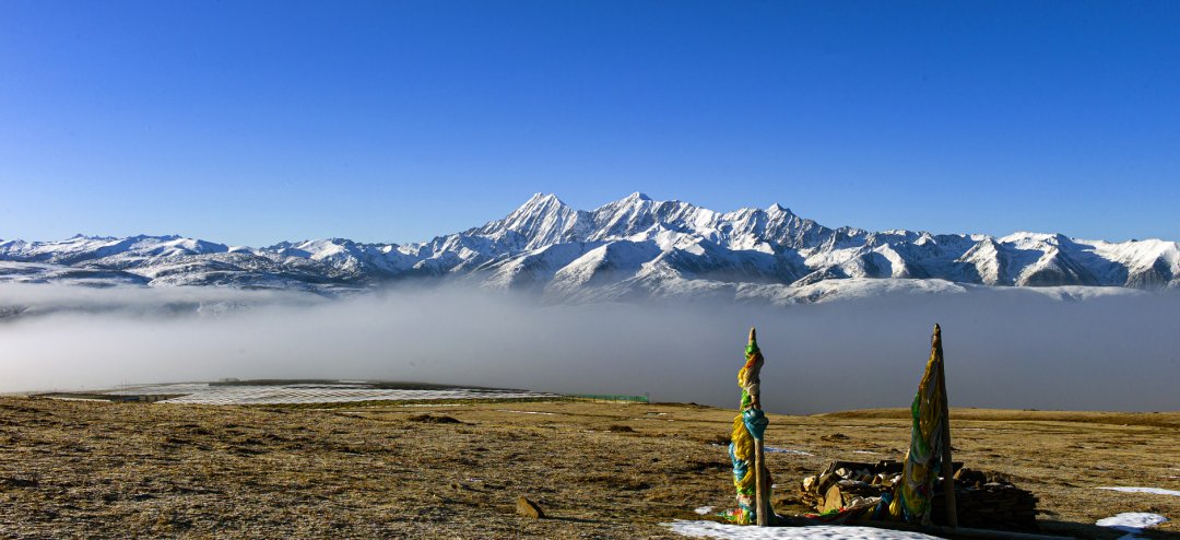 雪线|一睹甘孜县小众雪山美颜，感受这连接天地的诗意