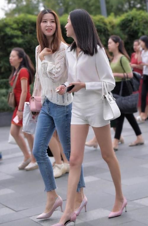 心花时尚秀：穿搭要前卫，随着感受走，才能美出本人的样式