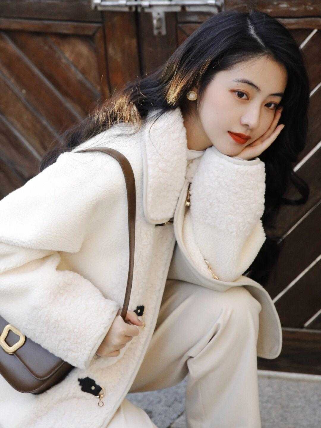 下半身 与其还在搭大衣,不如看看冬款短外套,清爽温柔