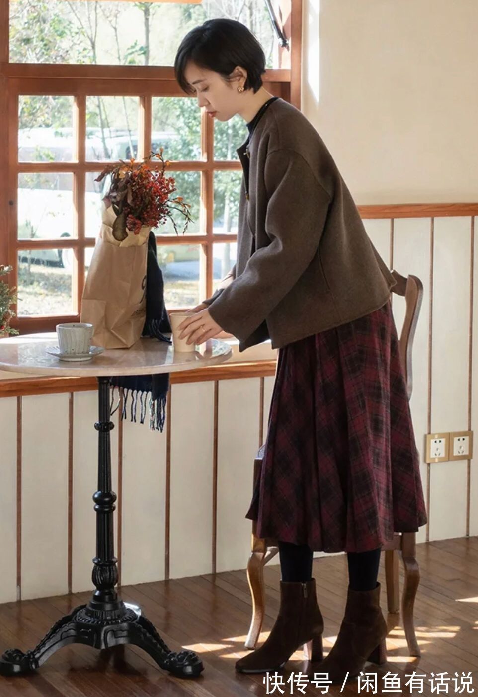 穿搭 膝下裙+短靴,才真正适合小个子中年女人,时髦减龄还更显高