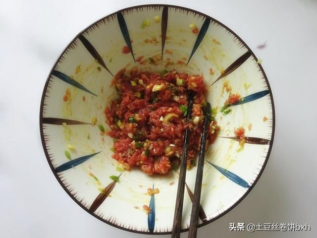 蒸饺|八月，要吃一顿这个馅的饺子，薄皮馅大，鲜香开胃，舒心贴秋膘