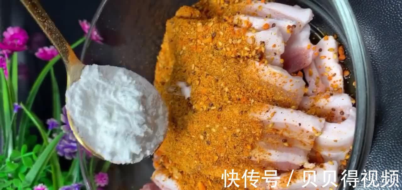 烤肉的做法,选择什么佐料腌制是重点,外焦里嫩香气诱人