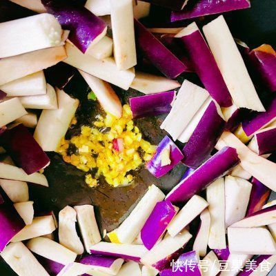 双酱爆茄子这样做，手残党也能当大厨